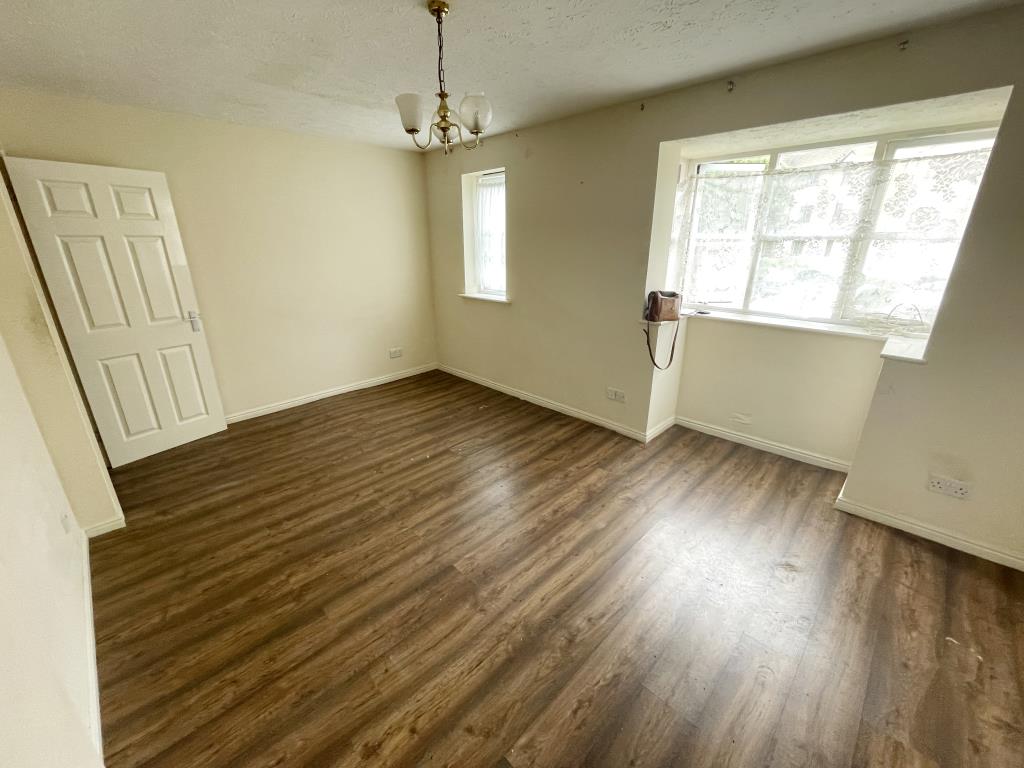 Lot: 138 - VACANT FLAT FOR INVESTMENT - Inside image of living area